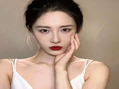 旗袍开襟做双人运动,旗袍开襟新运动，时尚健身两不误-1